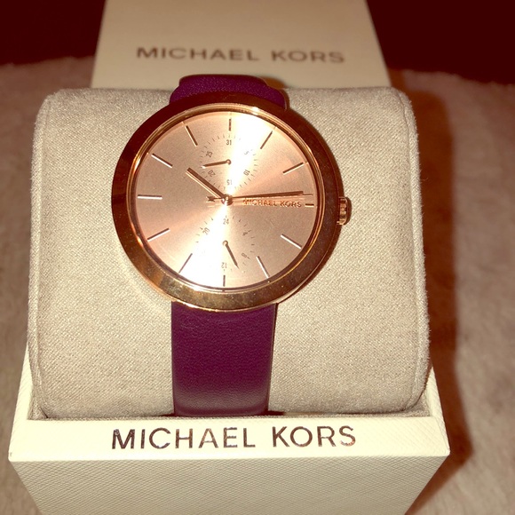 MIchael Kors Plum Purple Leather Watch - Picture 2 of 4